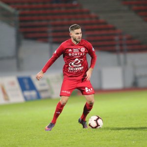 morgan-kamin-suspendu